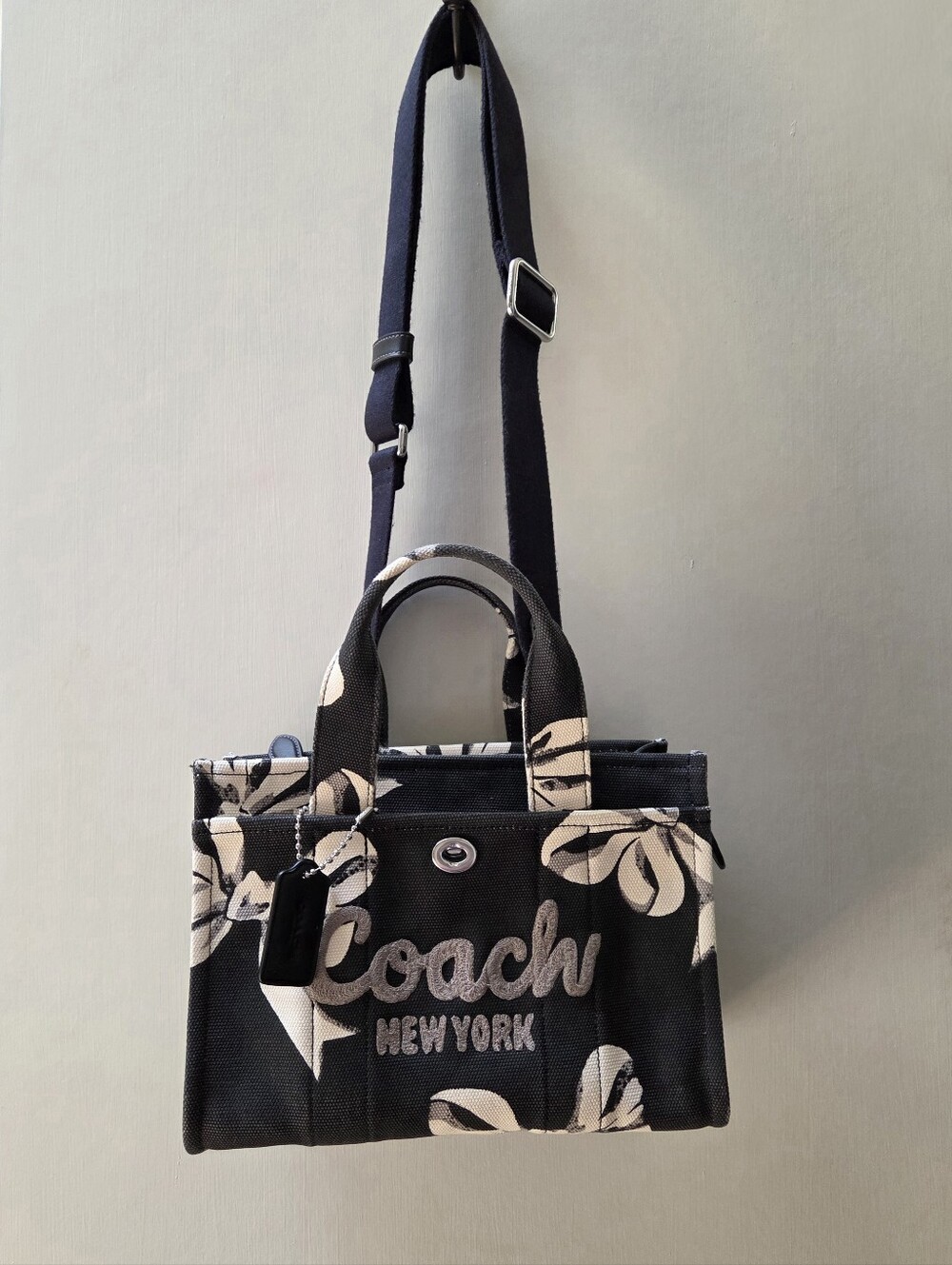 COACH Cargo Tote 26 With Bow Print New York Black & Cream  Canvas Tote